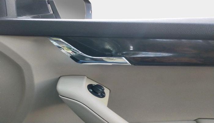 2015 Skoda Octavia ELEGANCE 2.0 TDI AT, Diesel, Automatic, 1,29,686 km, interior