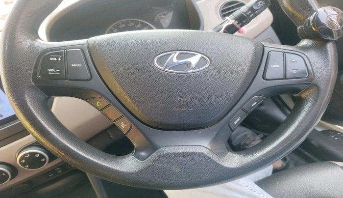 2018 Hyundai Grand i10 SPORTZ 1.2 KAPPA VTVT, Petrol, Manual, 2,31,218 km, interior