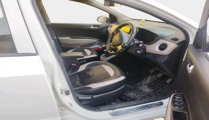 2018 Hyundai Grand i10 SPORTZ 1.2 KAPPA VTVT, Petrol, Manual, 2,31,218 km, interior