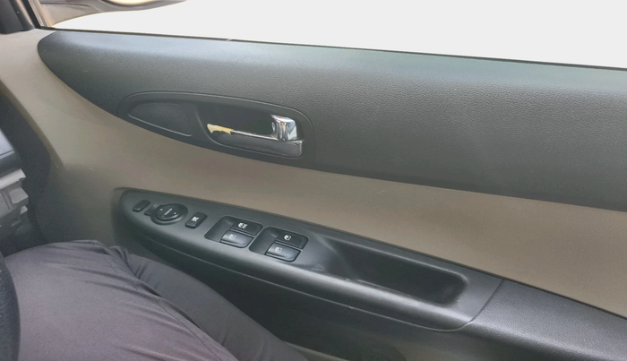 2013 Hyundai i20 SPORTZ 1.2, CNG, Manual, 1,01,605 km, interior