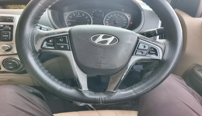 2013 Hyundai i20 SPORTZ 1.2, CNG, Manual, 1,01,605 km, interior