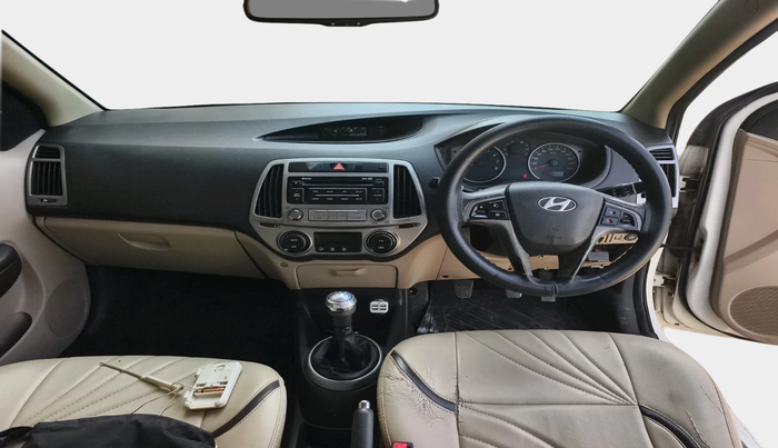 2013 Hyundai i20 SPORTZ 1.2, CNG, Manual, 1,01,605 km, interior