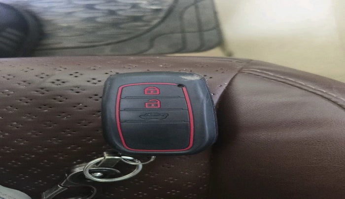 2017 Toyota Camry HYBRID, Hybrid, Automatic, 1,79,259 km, interior