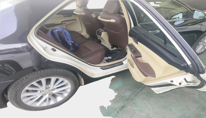 2017 Toyota Camry HYBRID, Hybrid, Automatic, 1,79,259 km, interior