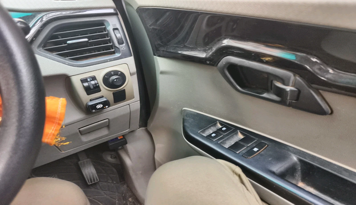 2017 Mahindra Kuv100 K6 6 STR, Petrol, Manual, 1,27,941 km, interior