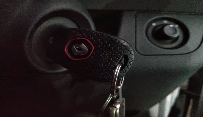 2022 Renault Kwid RXT 1.0 (O), Petrol, Manual, 58,177 km, interior