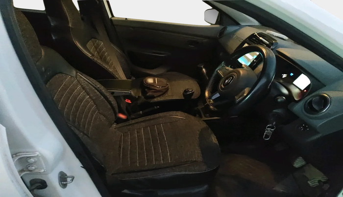 2022 Renault Kwid RXT 1.0 (O), Petrol, Manual, 58,177 km, interior