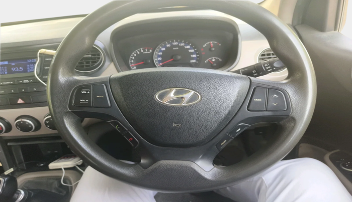 2014 Hyundai Xcent S (O) 1.2, Petrol, Manual, 2,35,266 km, interior