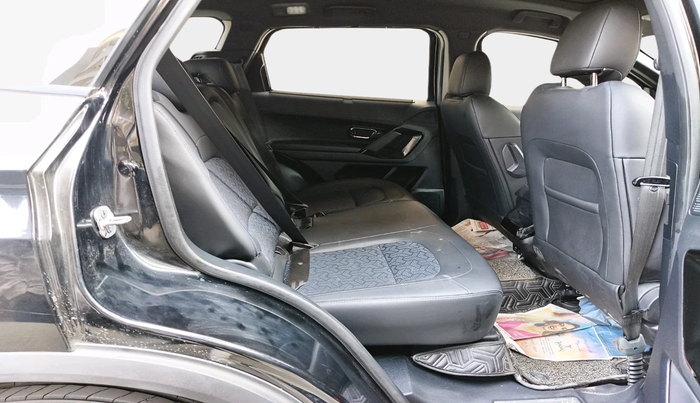 2024 Tata Safari ADVENTURE PLUS DARK EDITION AT, Diesel, Automatic, 7,666 km, interior