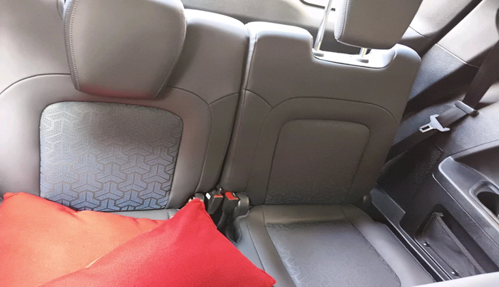 2024 Tata Safari ADVENTURE PLUS DARK EDITION AT, Diesel, Automatic, 7,666 km, interior