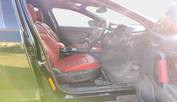 2023 Tata Safari XZA PLUS 2.0L RED DARK EDITION, Diesel, Automatic, 21,359 km, interior