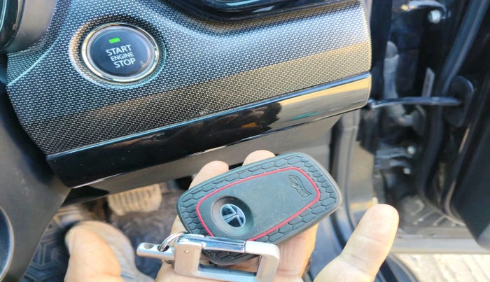 2023 Tata Safari XZA PLUS 2.0L RED DARK EDITION, Diesel, Automatic, 21,359 km, interior