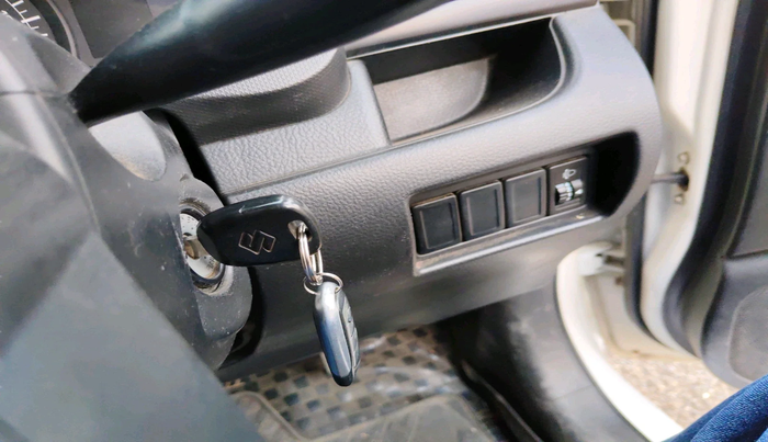 2014 Maruti Swift LXI, Petrol, Manual, 96,050 km, interior