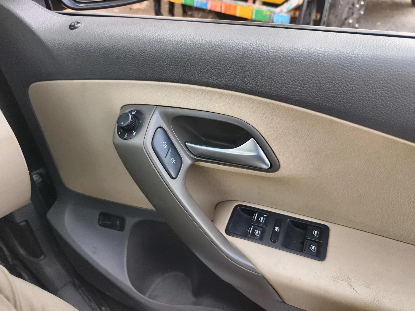 2016 Volkswagen Vento HIGHLINE 1.5 AT, Diesel, Automatic, 1,36,906 km, interior