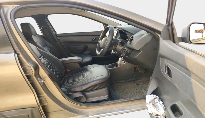 2016 Renault Kwid RXT 1.0 AMT, Petrol, Automatic, 87,379 km, interior