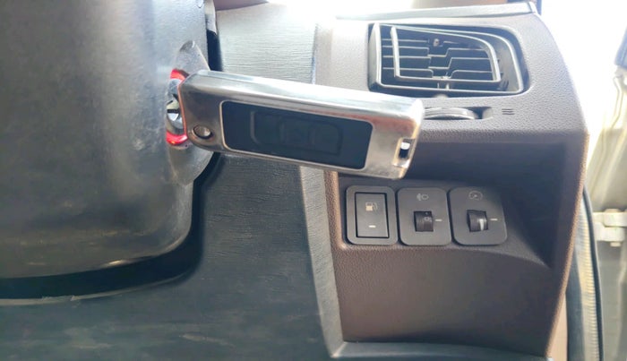 2012 Mahindra XUV500 W8, Diesel, Manual, 2,46,518 km, interior