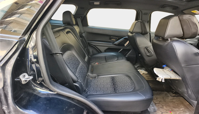 2022 Tata Safari XZA PLUS DARK EDITION, Diesel, Automatic, 1,00,235 km, interior