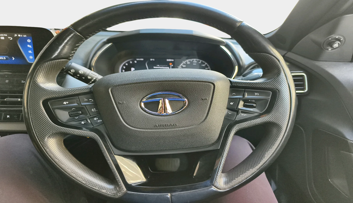2022 Tata Safari XZA PLUS DARK EDITION, Diesel, Automatic, 1,00,235 km, interior