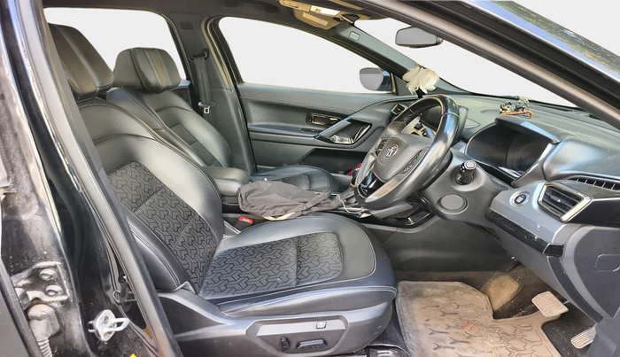 2022 Tata Safari XZA PLUS DARK EDITION, Diesel, Automatic, 1,00,235 km, interior