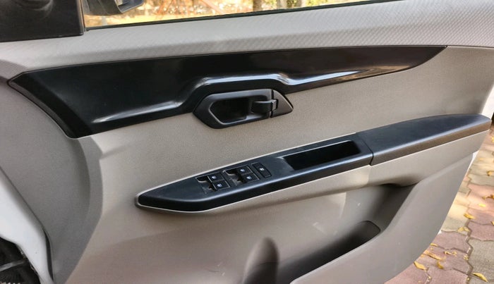 2016 Mahindra Kuv100 K4 PLUS 6 STR, Petrol, Manual, 75,747 km, interior