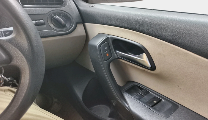 2011 Volkswagen Polo COMFORTLINE 1.2L, Diesel, Manual, 93,760 km, interior