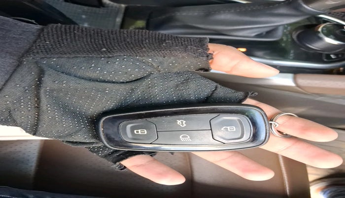 2021 Tata Harrier XZA 2.0L, Diesel, Automatic, 1,12,011 km, interior