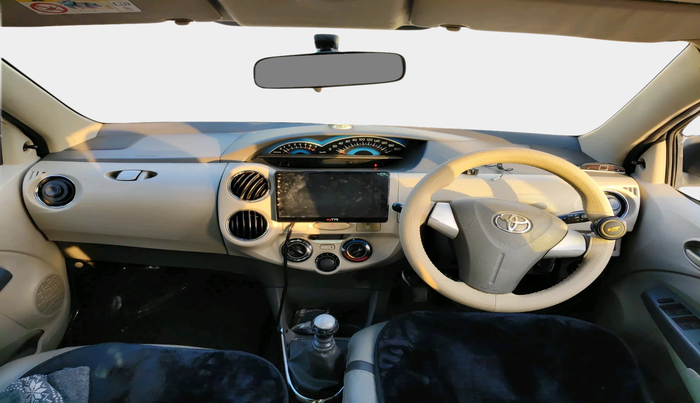 2015 Toyota Etios Liva GD, Diesel, Manual, 1,15,314 km, interior