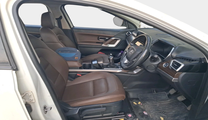 2019 Tata Harrier XZ 2.0L, Diesel, Manual, 1,00,566 km, interior