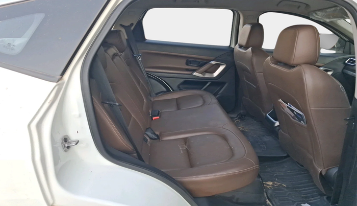 2019 Tata Harrier XZ 2.0L, Diesel, Manual, 1,00,566 km, interior