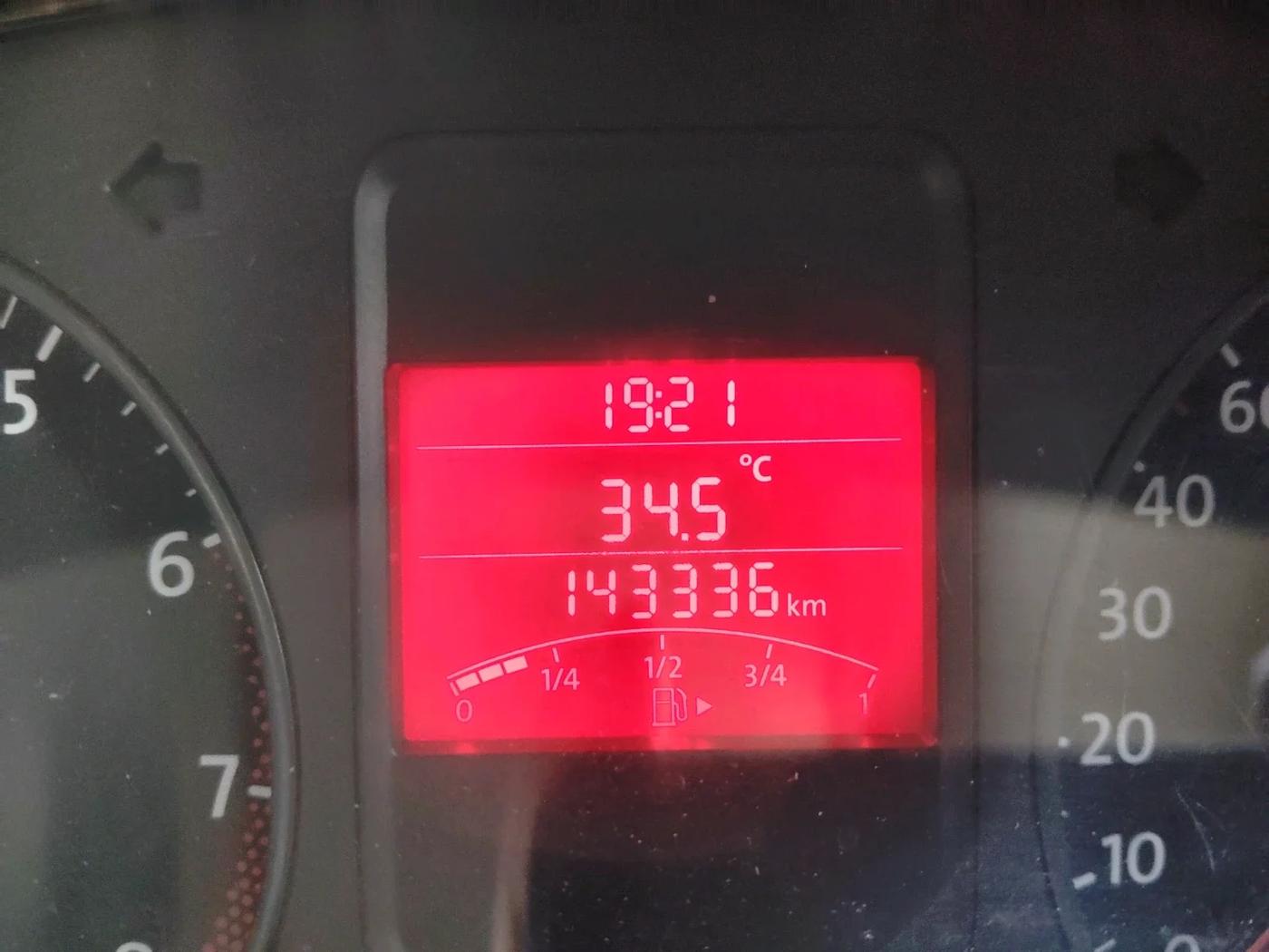 2011 Volkswagen Vento TRENDLINE 1.6, CNG, Manual, 1,43,336 km, interior