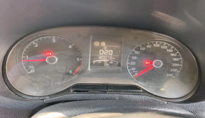 2014 Volkswagen Polo HIGHLINE1.5L, Diesel, Manual, 1,20,073 km, interior