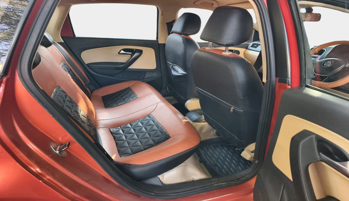 2014 Volkswagen Polo HIGHLINE1.5L, Diesel, Manual, 1,20,073 km, interior