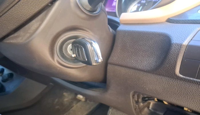 2014 Hyundai Santa Fe 2 WD AT, Diesel, Automatic, 1,21,224 km, interior