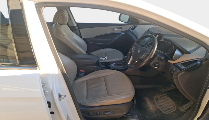 2014 Hyundai Santa Fe 2 WD AT, Diesel, Automatic, 1,21,224 km, interior