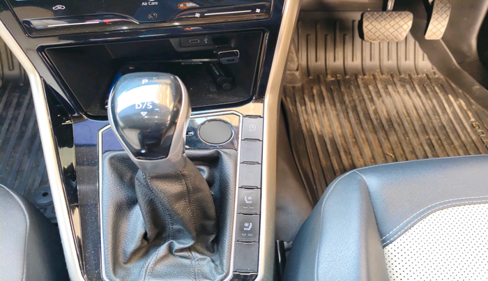 2022 Volkswagen VIRTUS TOPLINE TSI 1.0 AT, Petrol, Automatic, 68,397 km, interior