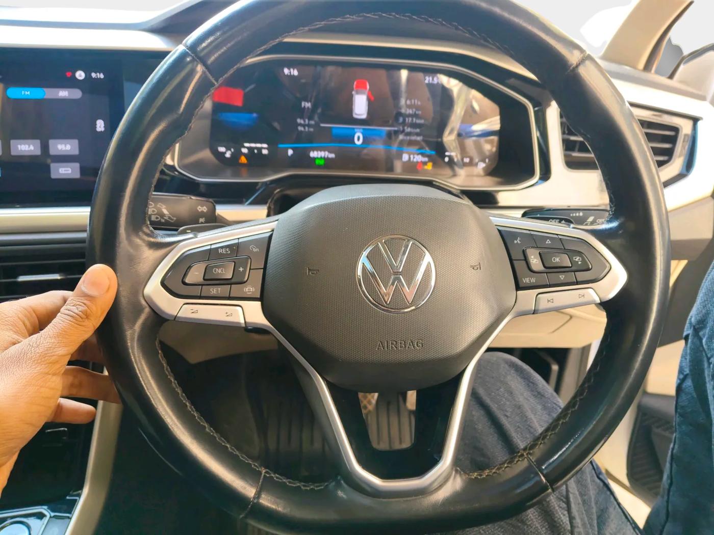 2022 Volkswagen VIRTUS TOPLINE TSI 1.0 AT, Petrol, Automatic, 68,560 km, interior