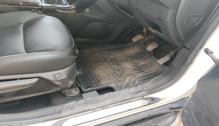 2024 Tata NEXON Fearless Plus (PS) 1.2 iCNG 6MT Dual Tone, Petrol, Manual, 9,316 km, interior