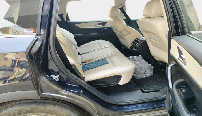 2023 Mahindra XUV700 AX 7 LUXURY D AT 7 STR, Diesel, Automatic, 61,252 km, interior