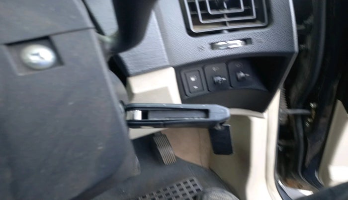 2017 Mahindra XUV500 W6, Diesel, Manual, 76,127 km, interior