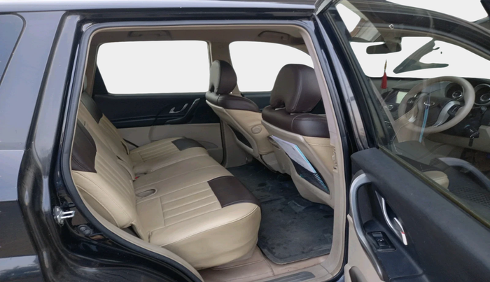 2017 Mahindra XUV500 W6, Diesel, Manual, 76,127 km, interior