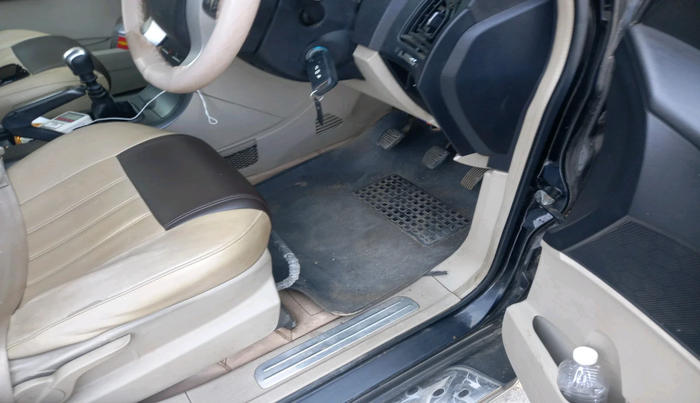 2017 Mahindra XUV500 W6, Diesel, Manual, 76,127 km, interior