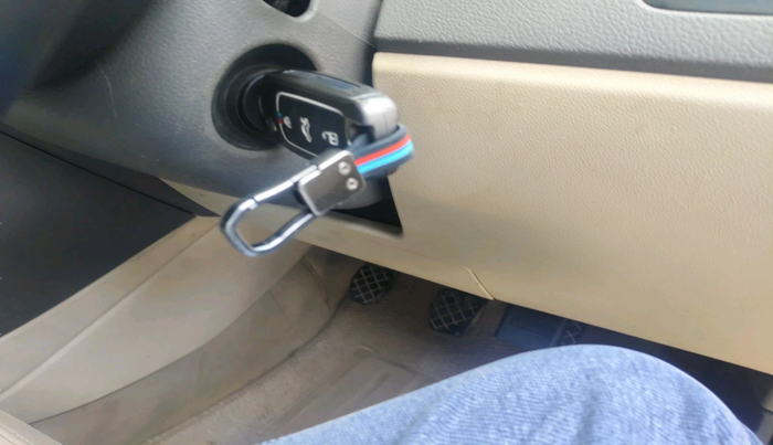 2012 Volkswagen Vento HIGHLINE DIESEL 1.6, Diesel, Manual, 1,00,260 km, interior