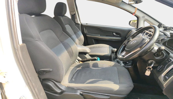 2018 Tata Hexa XM PLUS 4X2 7 STR, Diesel, Manual, 89,681 km, interior