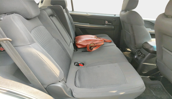 2018 Tata Hexa XM PLUS 4X2 7 STR, Diesel, Manual, 89,681 km, interior