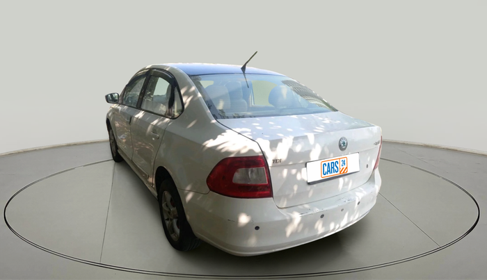 2013 Skoda Rapid ELEGANCE 1.6 TDI CR MT, Diesel, Manual, 1,24,387 km, exterior