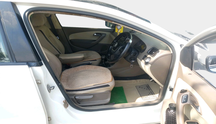 2013 Skoda Rapid ELEGANCE 1.6 TDI CR MT, Diesel, Manual, 1,24,387 km, interior