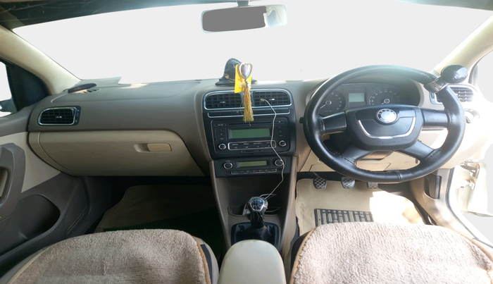 2013 Skoda Rapid ELEGANCE 1.6 TDI CR MT, Diesel, Manual, 1,24,387 km, interior