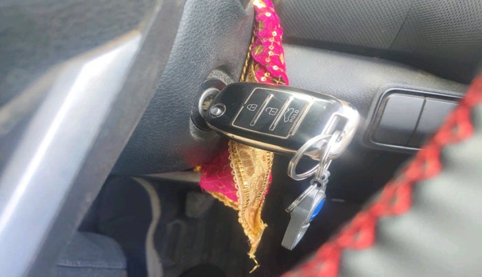 2020 KIA SONET HTK PLUS 1.2, Petrol, Manual, 1,41,808 km, interior