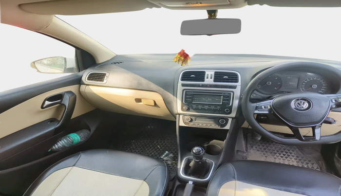 2015 Volkswagen Polo HIGHLINE1.5L, Diesel, Manual, 1,15,692 km, interior