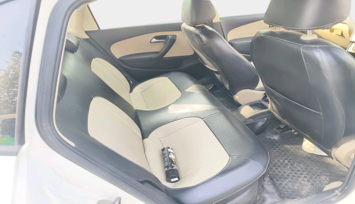 2015 Volkswagen Polo HIGHLINE1.5L, Diesel, Manual, 1,15,692 km, interior